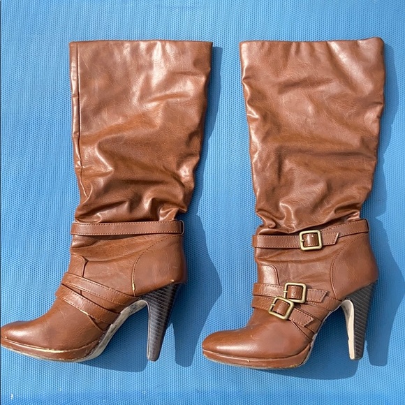 Boots - Picture 2 of 3